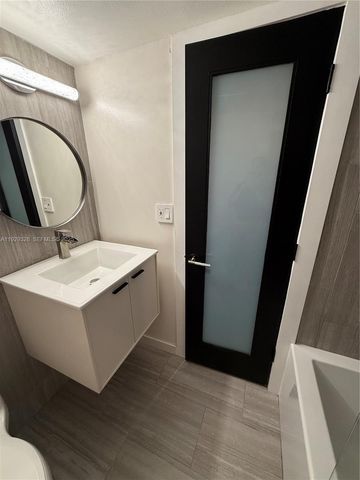 7173 Orange Dr 214B, Davie, FL 33314