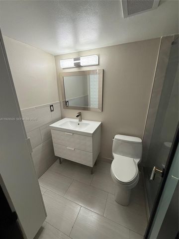 7173 Orange Dr 214B, Davie, FL 33314