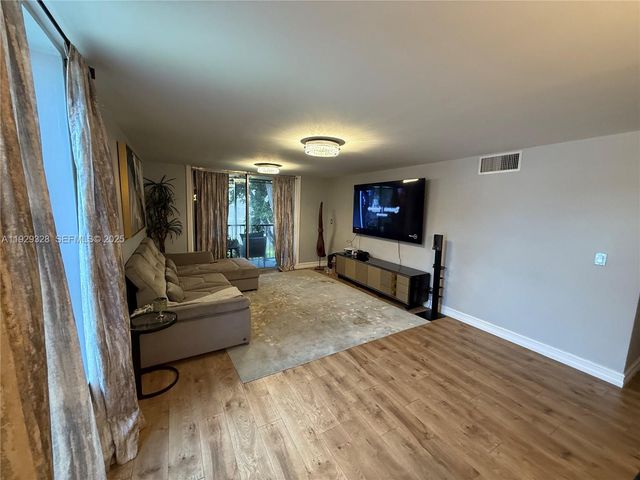 7173 Orange Dr 214B, Davie, FL 33314