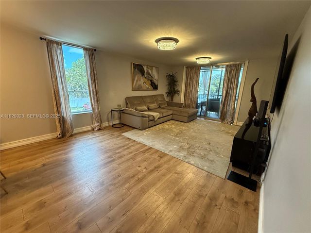 7173 Orange Dr 214B, Davie, FL 33314