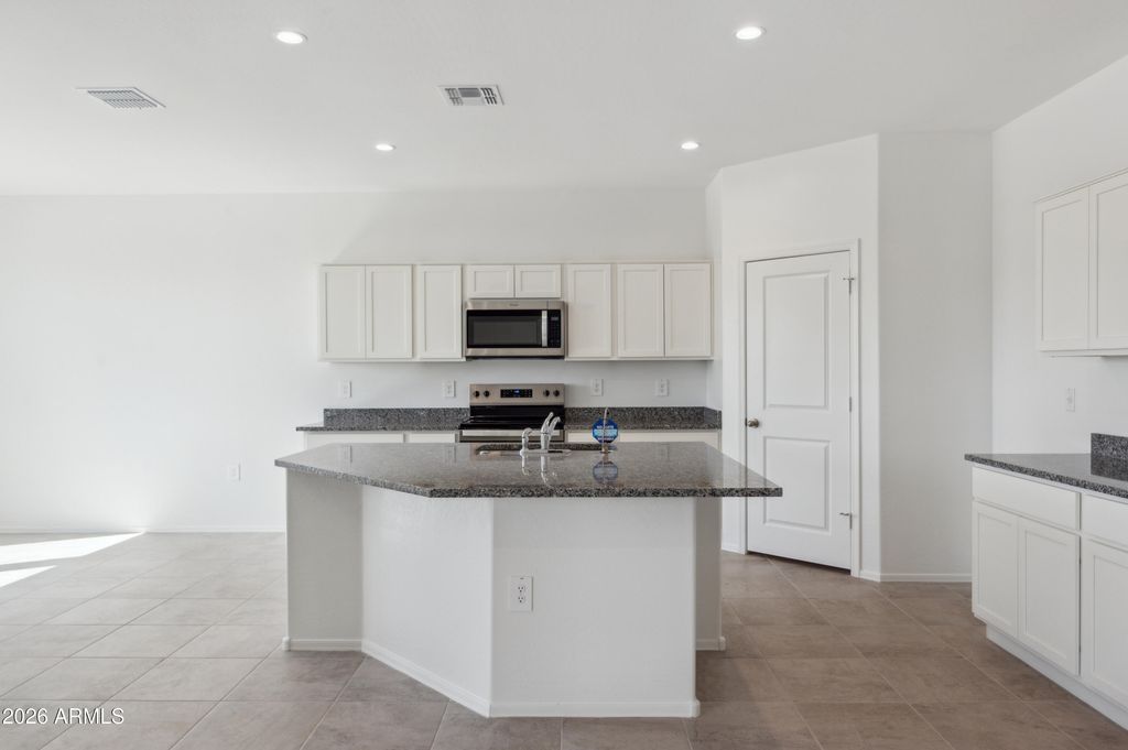 1513 E CURRIER Drive E, Casa Grande, AZ 85122 — photo 2