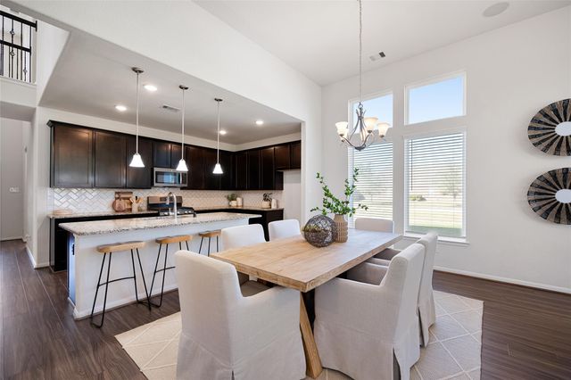 207 Canvasback Drive, Clute, TX 77531