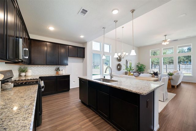 207 Canvasback Drive, Clute, TX 77531