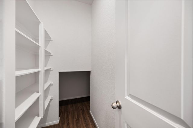 207 Canvasback Drive, Clute, TX 77531