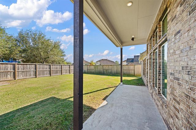 207 Canvasback Drive, Clute, TX 77531