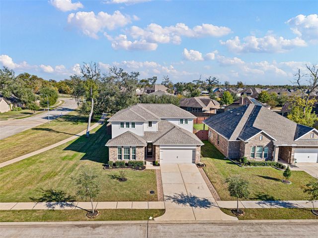 207 Canvasback Drive, Clute, TX 77531