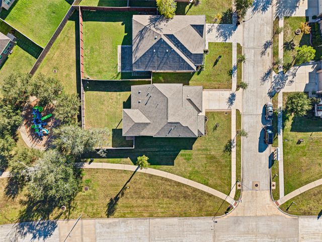 207 Canvasback Drive, Clute, TX 77531