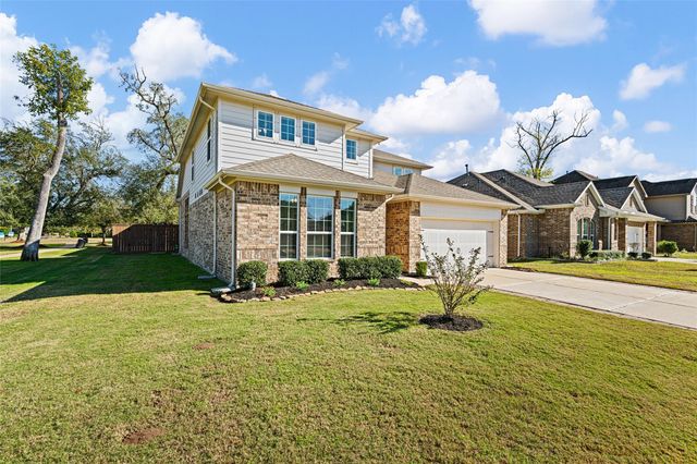 207 Canvasback Drive, Clute, TX 77531