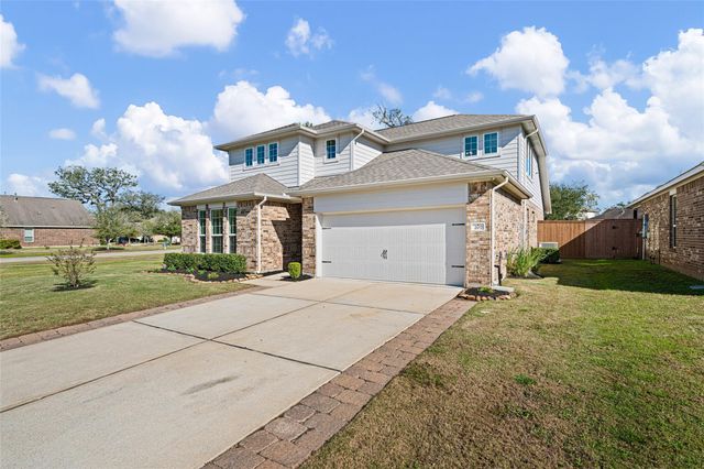 207 Canvasback Drive, Clute, TX 77531
