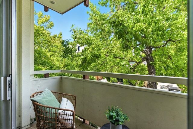 2601 College Ave 203, Berkeley, CA 94704