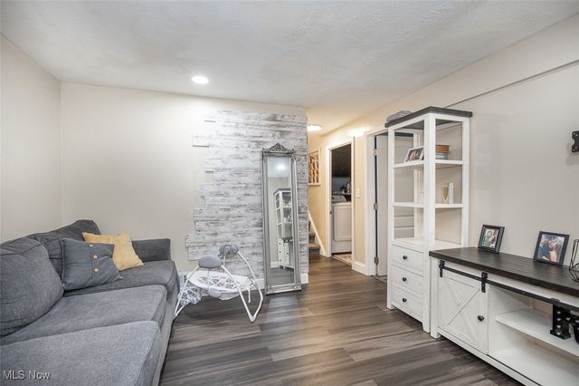 926 Sherwood Drive, Elyria, OH 44035