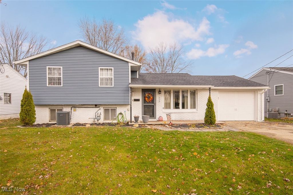 926 Sherwood Drive, Elyria, OH 44035