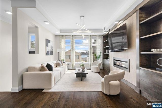 640 Undercliff Avenue, Edgewater, NJ 07020