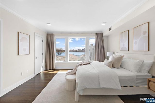 640 Undercliff Avenue, Edgewater, NJ 07020