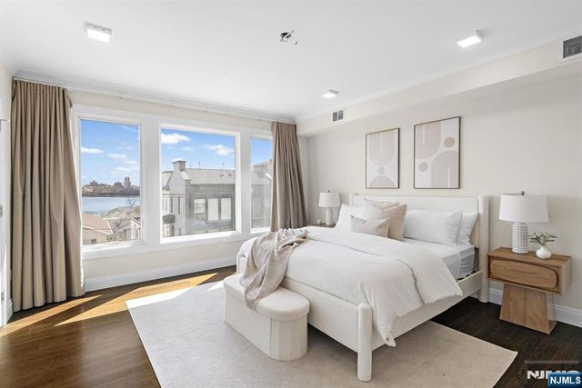 640 Undercliff Avenue, Edgewater, NJ 07020