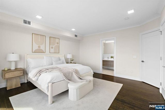 640 Undercliff Avenue, Edgewater, NJ 07020