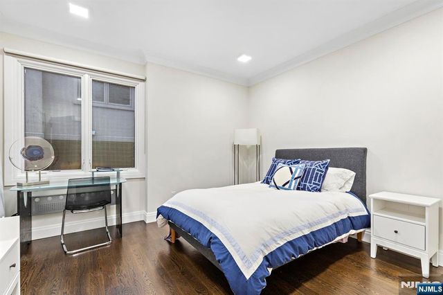 640 Undercliff Avenue, Edgewater, NJ 07020