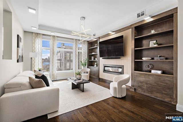 640 Undercliff Avenue, Edgewater, NJ 07020