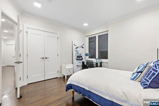 640 Undercliff Avenue, Edgewater, NJ 07020