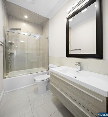 640 Undercliff Avenue, Edgewater, NJ 07020