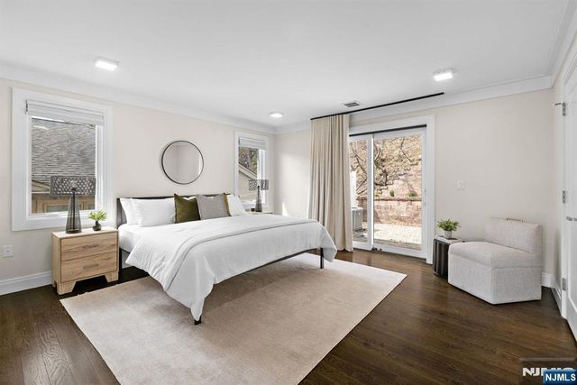 640 Undercliff Avenue, Edgewater, NJ 07020