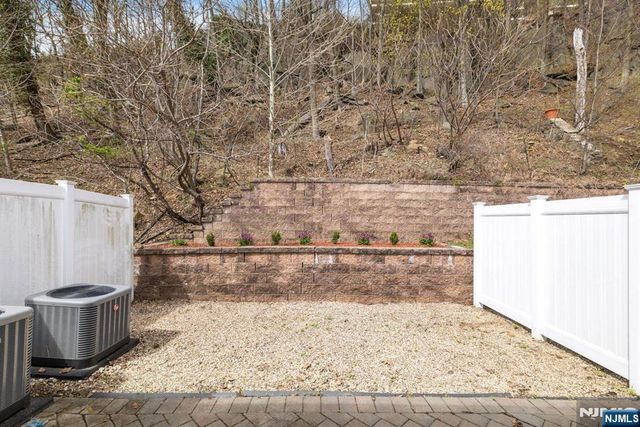 640 Undercliff Avenue, Edgewater, NJ 07020