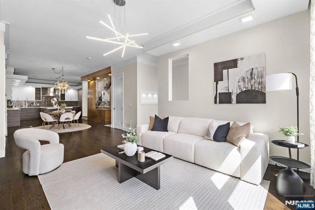 640 Undercliff Avenue, Edgewater, NJ 07020