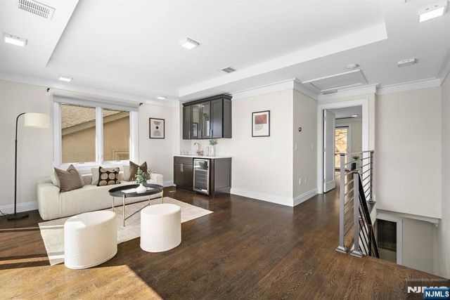 640 Undercliff Avenue, Edgewater, NJ 07020