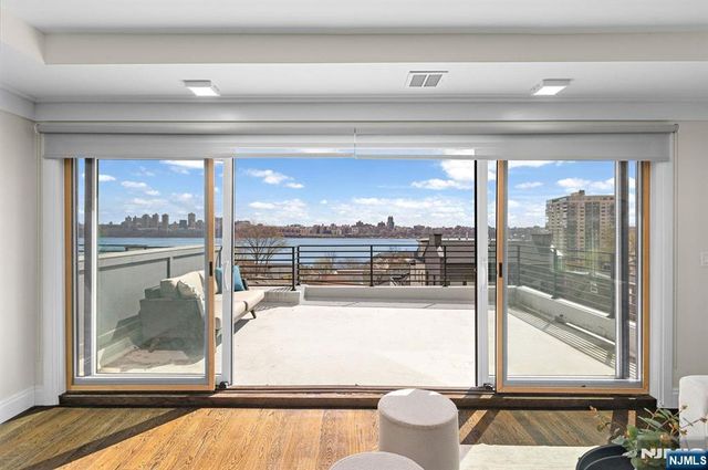 640 Undercliff Avenue, Edgewater, NJ 07020