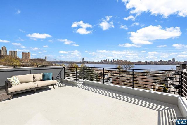 640 Undercliff Avenue, Edgewater, NJ 07020