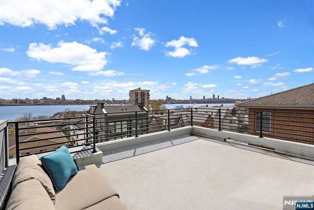 640 Undercliff Avenue, Edgewater, NJ 07020