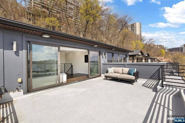 640 Undercliff Avenue, Edgewater, NJ 07020