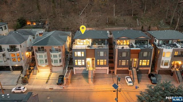 640 Undercliff Avenue, Edgewater, NJ 07020