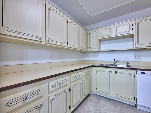 2638 Gately Drive E 106, West Palm Beach, FL 33415