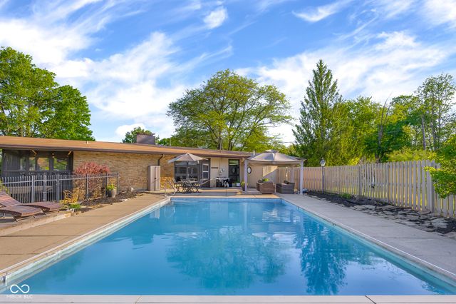 309 Flatrock Drive, Columbus, IN 47201