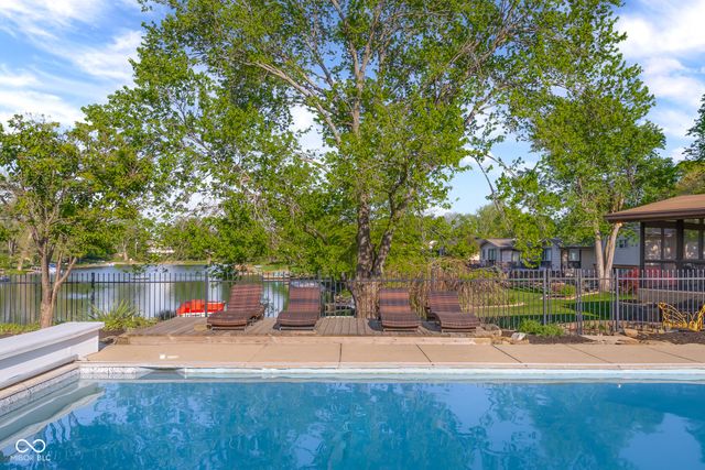 309 Flatrock Drive, Columbus, IN 47201