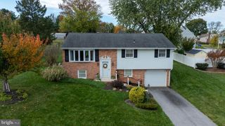 4 LOGAN HEIGHTS RD, York, PA 17403