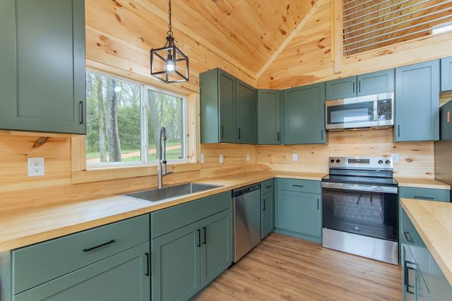 55 Kiki Cove, Clifton, TN 38425