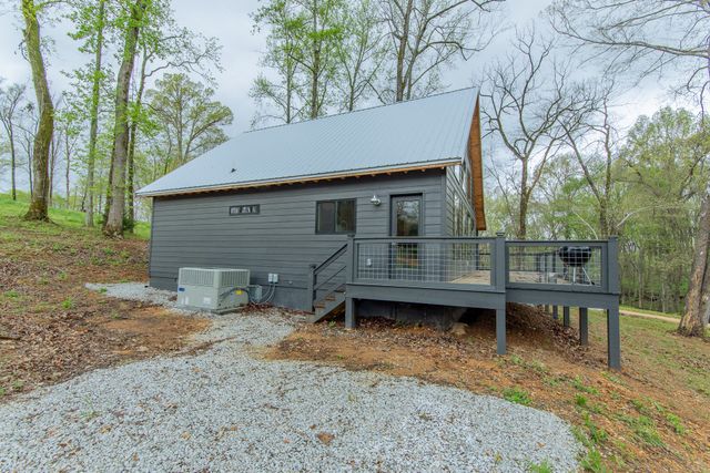 55 Kiki Cove, Clifton, TN 38425