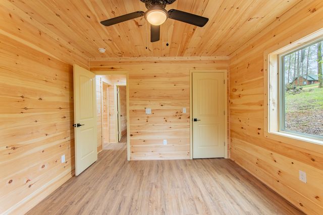 55 Kiki Cove, Clifton, TN 38425