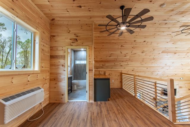 55 Kiki Cove, Clifton, TN 38425