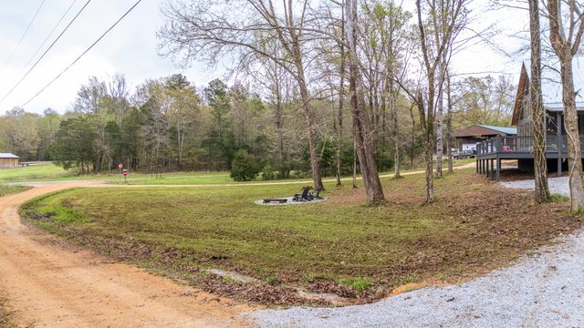 55 Kiki Cove, Clifton, TN 38425