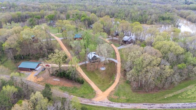 55 Kiki Cove, Clifton, TN 38425