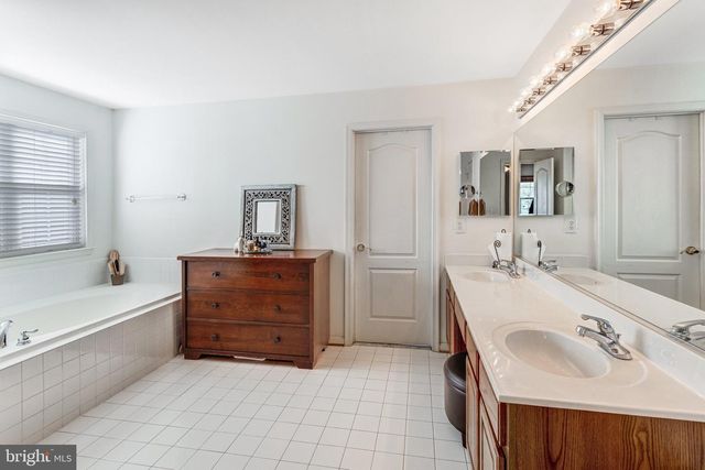 1004 OAKWOOD CT, Fredericksburg, VA 22401