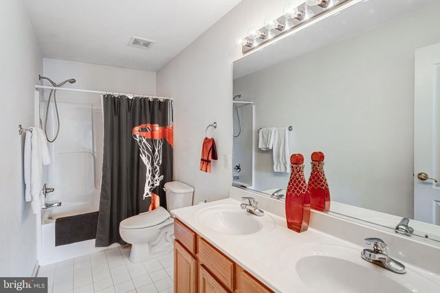 1004 OAKWOOD CT, Fredericksburg, VA 22401