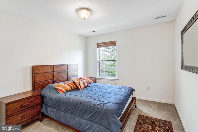 1004 OAKWOOD CT, Fredericksburg, VA 22401