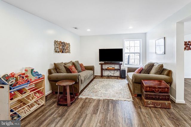 1004 OAKWOOD CT, Fredericksburg, VA 22401