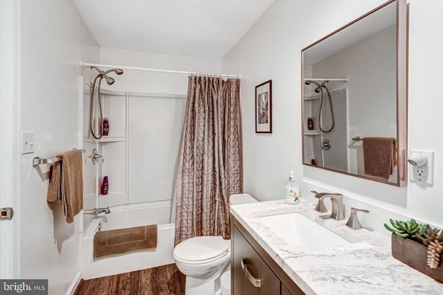 1004 OAKWOOD CT, Fredericksburg, VA 22401