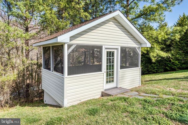 1004 OAKWOOD CT, Fredericksburg, VA 22401