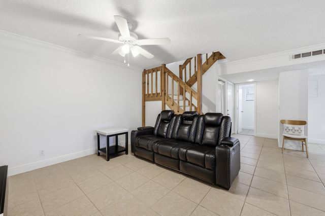 301 LAKEWOOD Drive 8A, Jupiter, FL 33458